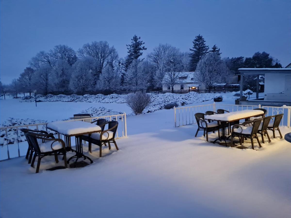 Hotel & Restaurant Haus Am See Locknitz Exterior photo