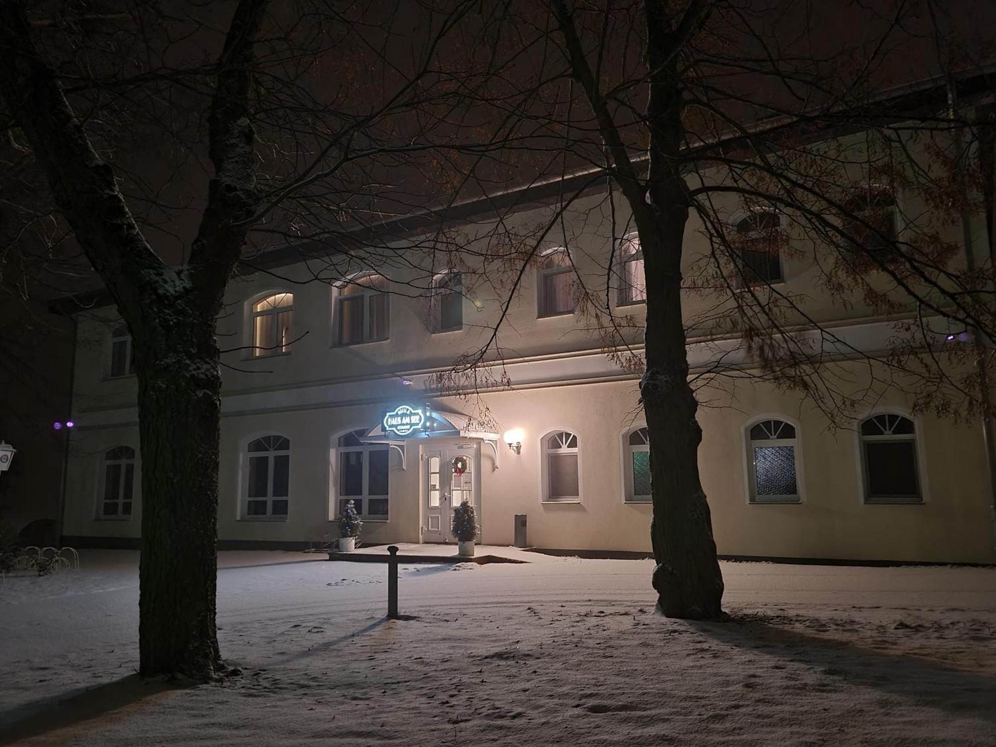 Hotel & Restaurant Haus Am See Locknitz Exterior photo