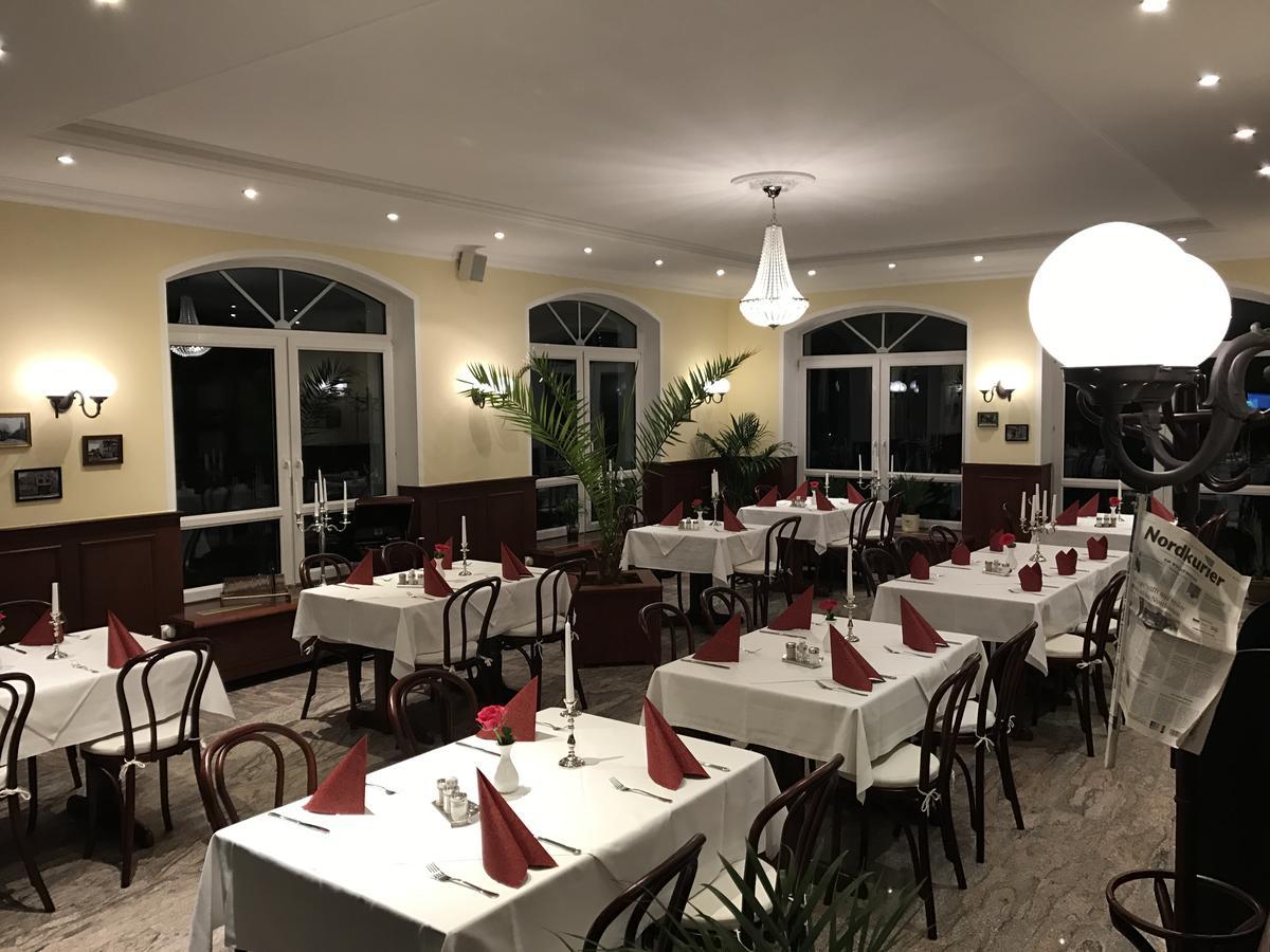 Hotel & Restaurant Haus Am See Locknitz Exterior photo