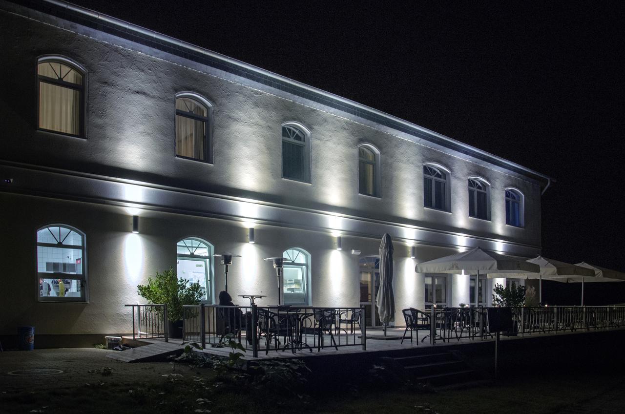 Hotel & Restaurant Haus Am See Locknitz Exterior photo